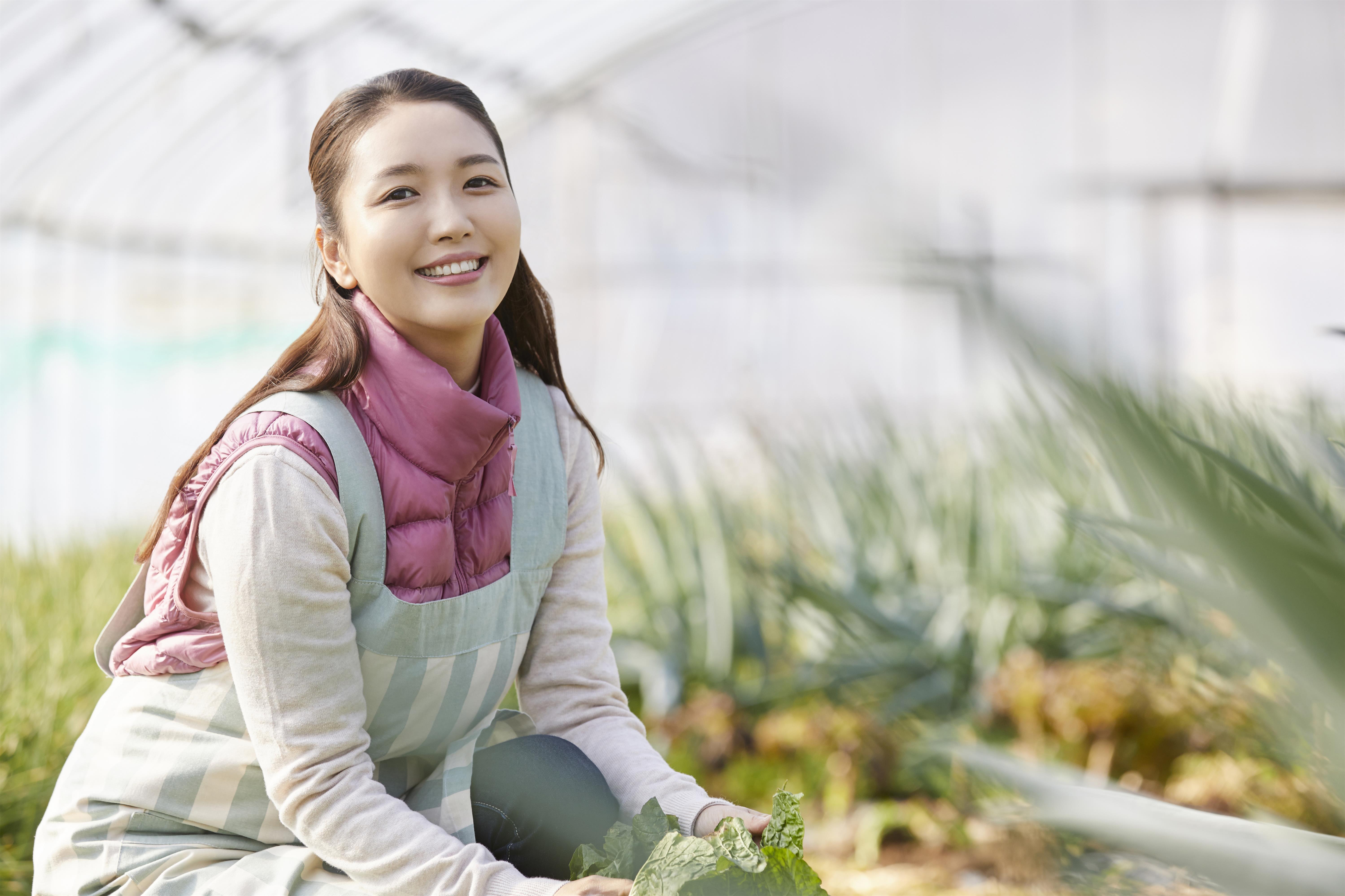 蔬菜种植的女士