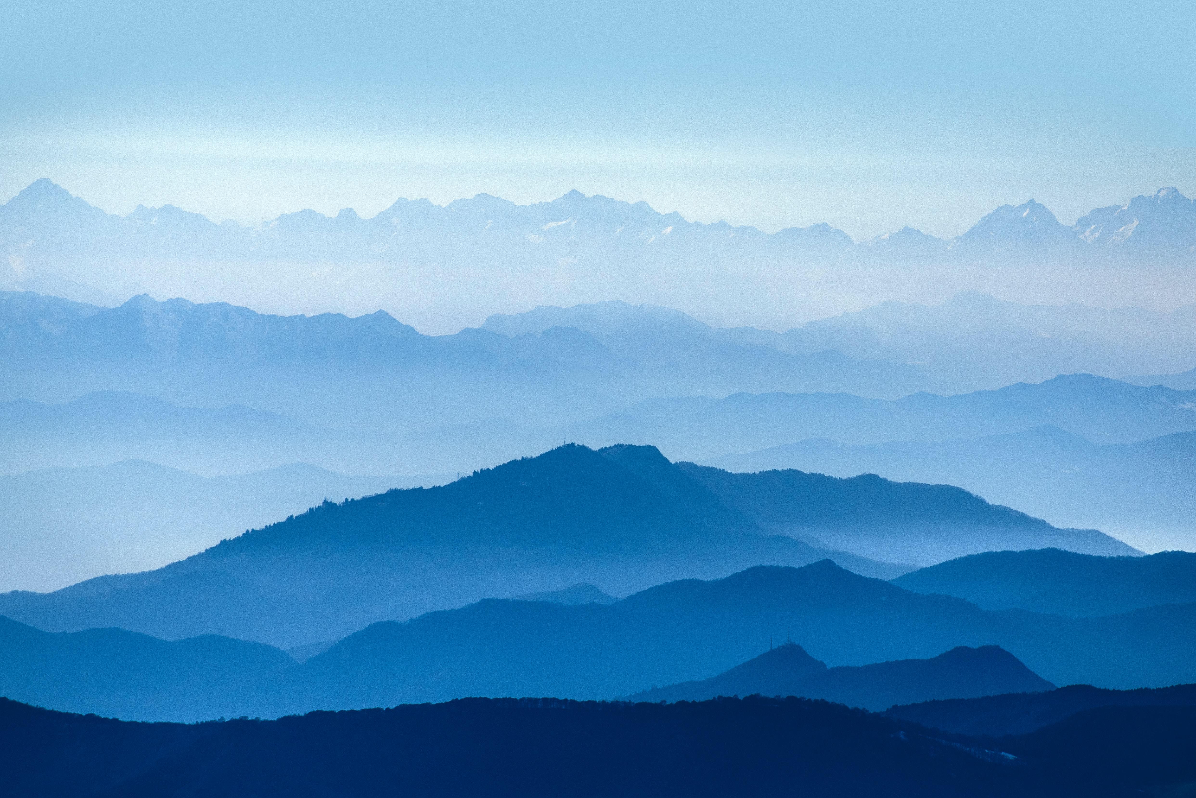 蓝色群山风景