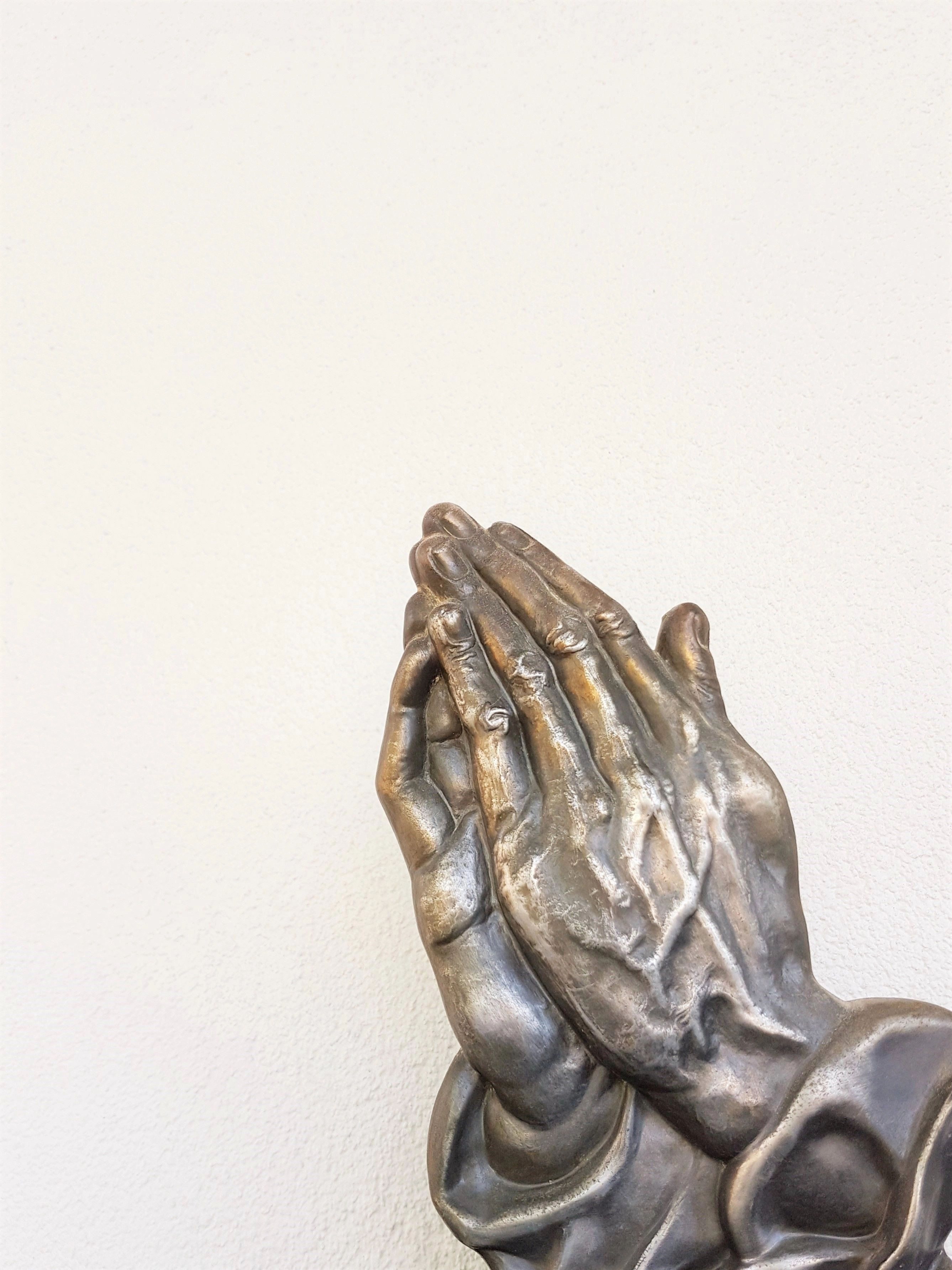 双手合十祈祷的美女图片素材-编号25069200-图行天下