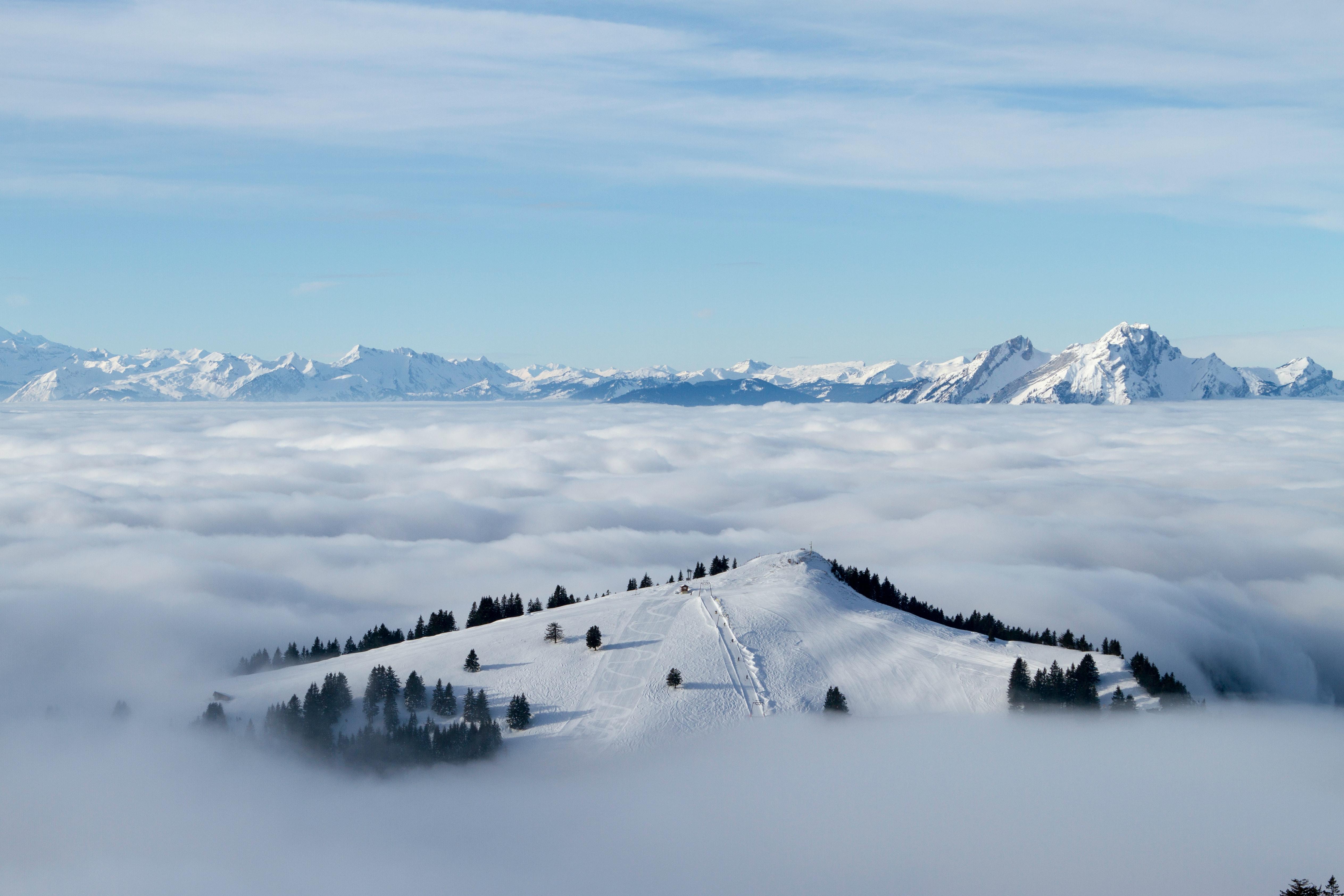 天空与雪山