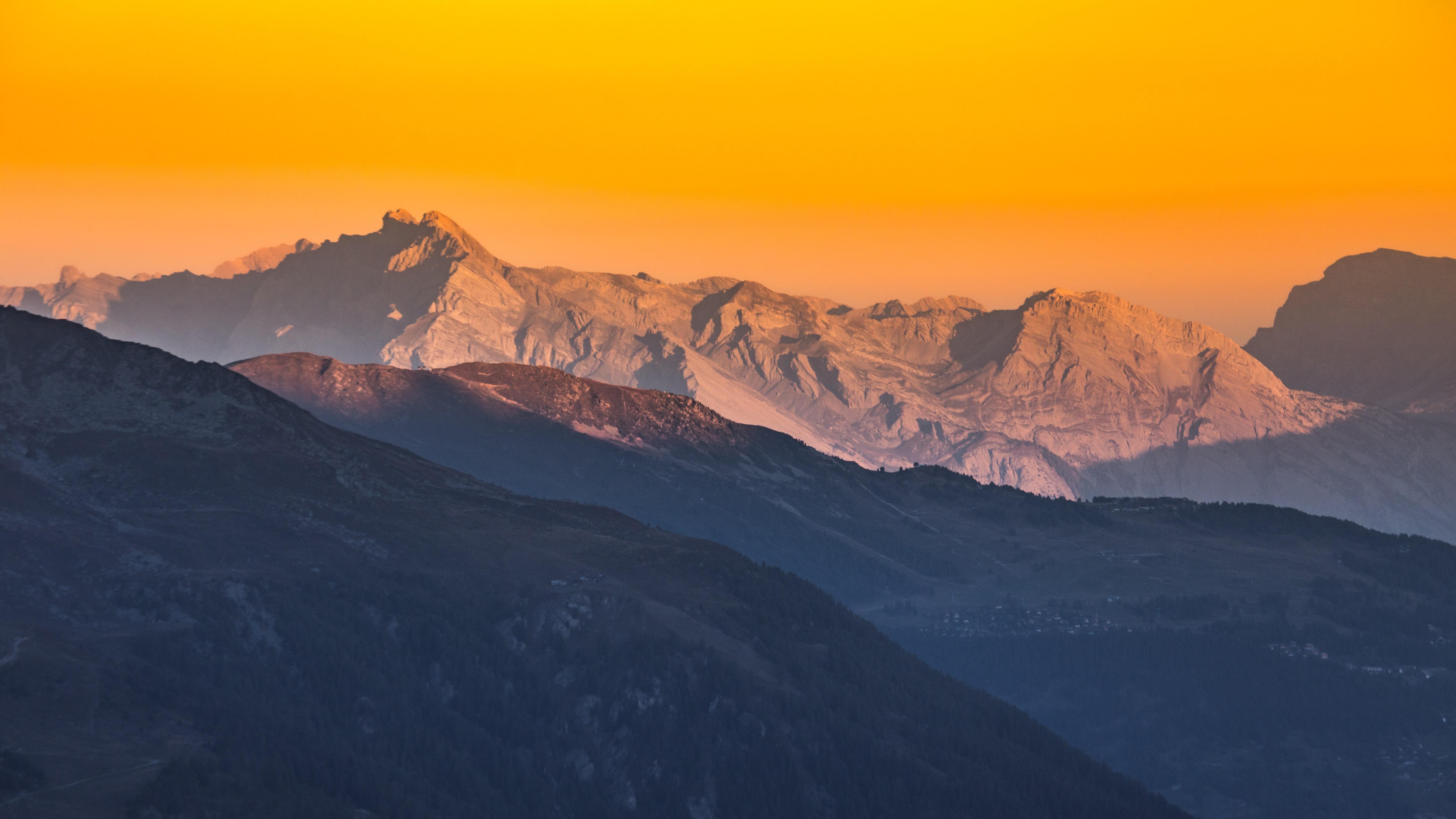 阳光与山峰