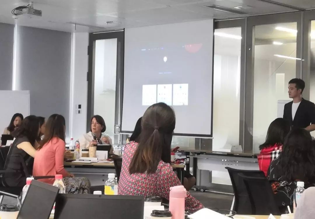 这是我主讲的最高级的一场PPT培训,对方居然还带着实时翻译人员... PPT教程 这是我主讲的最高级的一场PPT培训,对方居然还带着实时翻译人员...